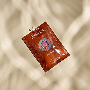 Sunveda Coco Scrub - Scrub Corpo nutriente e illuminante al cocco.  Indispensabile per preparare la pelle a una perfetta abbronzatura.