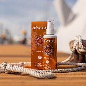 Sunveda Hydra Sun Milk SPF 50+ - Latte spray alta protezione ai fiori di Malva. - Sistema filtro, particolarmente ben tollerato dalla pelle, che garantisce una protezione UVA e UVB a largo spettro. Pigmenti minerali che riflettono i raggi UVA-UVB e aiutano a proteggere la pelle dai danni del sole.