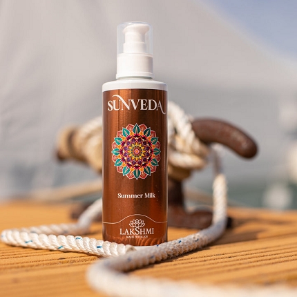 Summer Milk - Pre e Post abbronzatura alla Carota e Calendula è un latte lenitivo e idratante, che attenua gli arrossamenti causati dal sole, aiuta a mantenere l’abbronzatura più a lungo e agevola la rigenerazione cutanea