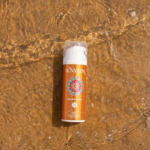 Sunveda Crema Solare SPF 25 - Media Protezione - Protezione media con estratto di olio di Oliva.