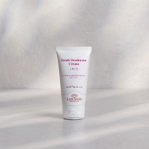 CREMA DEODORANTE SUGANDH - Per tutta la famiglia, naturale delicata e protettiva. Cancella l'odore spiacevole prodotto da una sudorazione eccessiva garantendo freschezza e confort per molte ore.