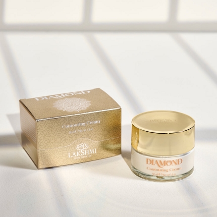 GLUTATHIONE CONTOURING CREMA DIAMOND - Ridefinire l’ovale del viso, ripristinarne i volumi senza ricorrere al bisturi o al lipofilling, spesso, diventa quasi più importante della correzione delle rughe.